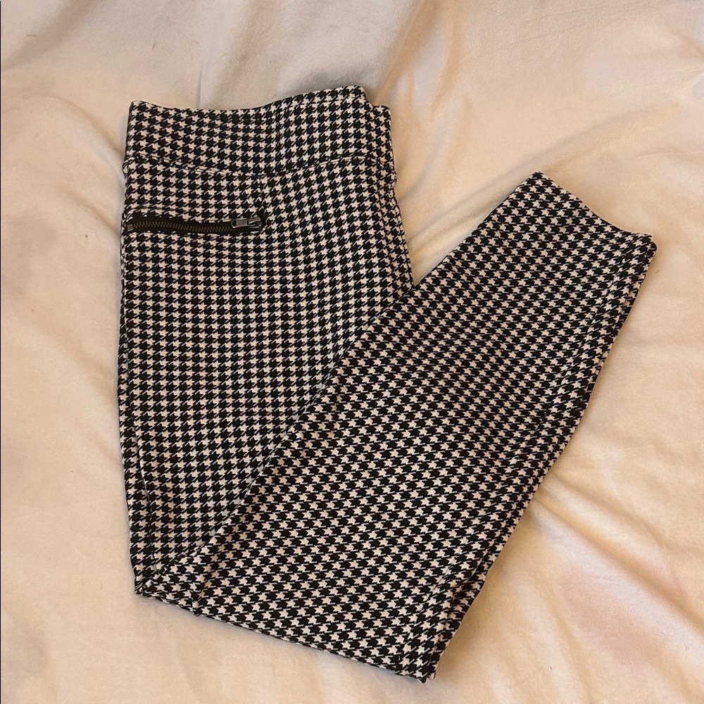Old Navy Black and White Houndstooth Stevie Skinny Pants